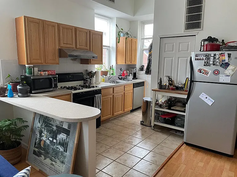 647 Bainbridge St #2 — Photo 5