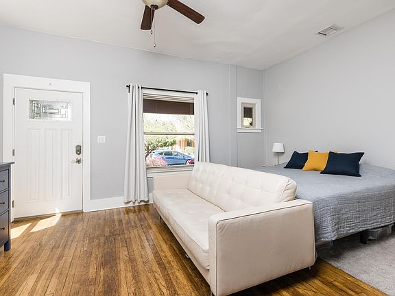 Entryway/Living Room