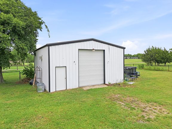 5th image of 698 Hackberry Rd