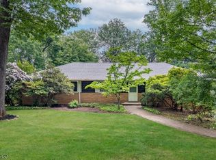 16 N Star Dr, Morristown, NJ 07960