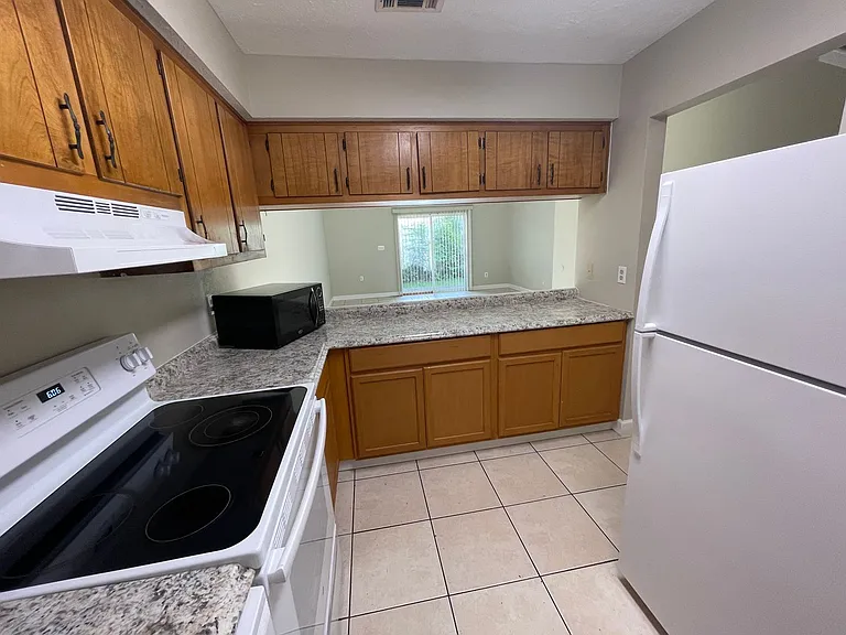 6913 Cherry St — Photo 4