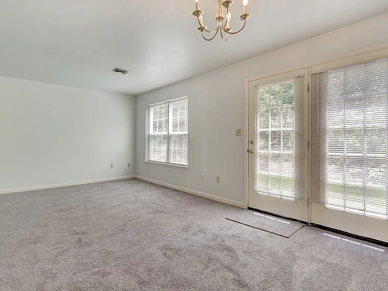 1940 Daybreak Cir — Photo 11