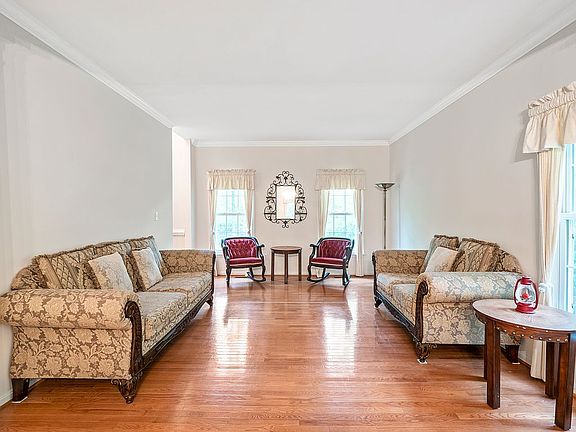 2nd image of 19 Red Hill Dr