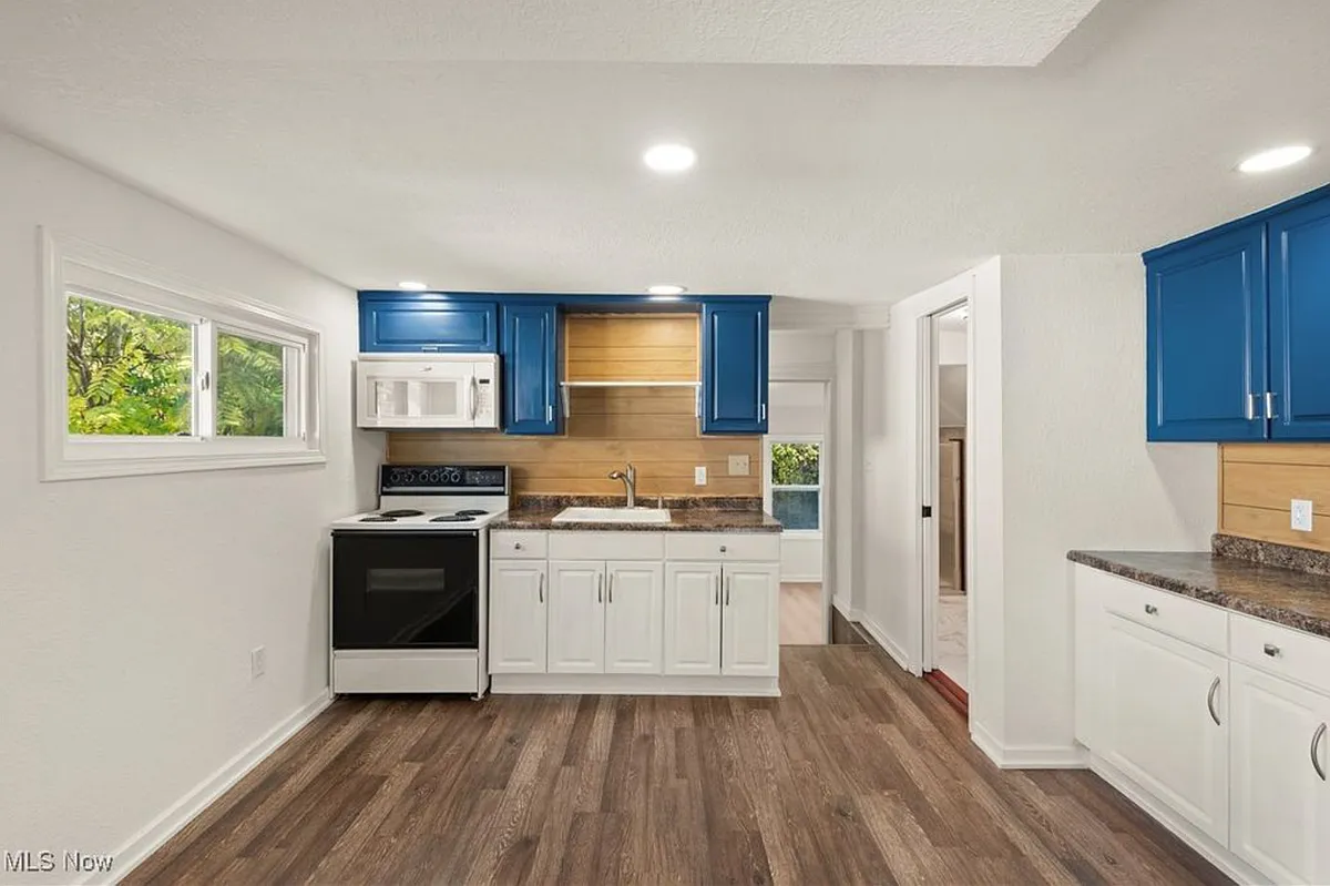 Building Photo - W 90th St