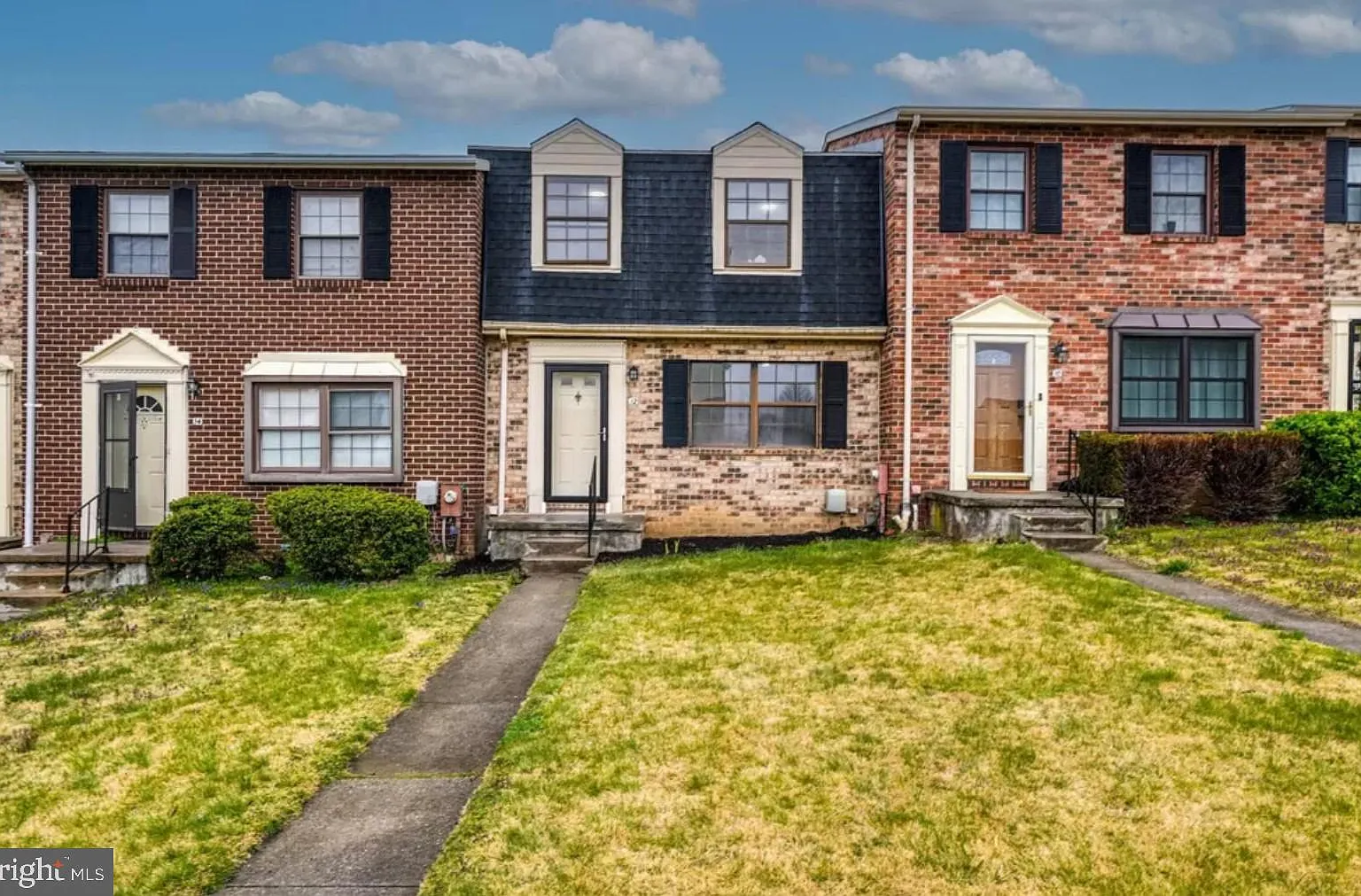 3 bed, 2.5 bath, 1860 sqft, $2,650 — Photo 1
