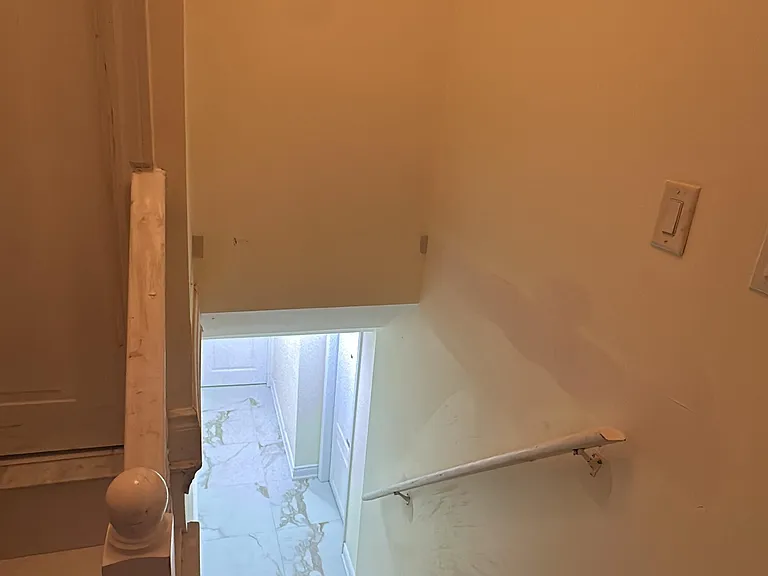 31 Haslemere Ave #BASEMENT — Photo 10