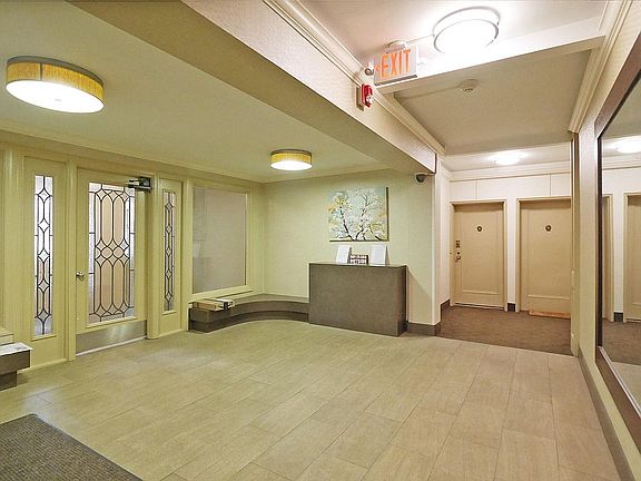 3rd image of 328 Bridge Plz N APT 4C