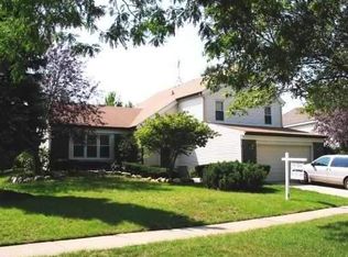 71 E Fox Hill Dr, Buffalo Grove, IL