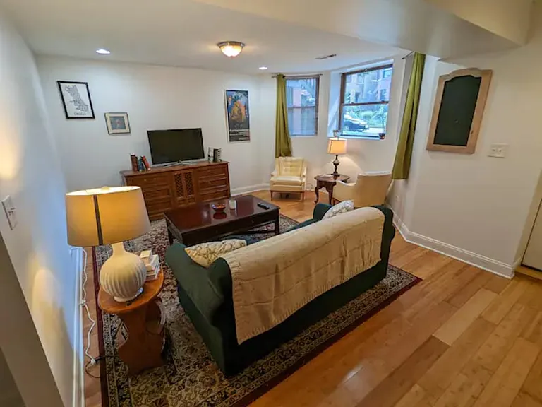 1648 W Farragut Ave #G — Photo 2