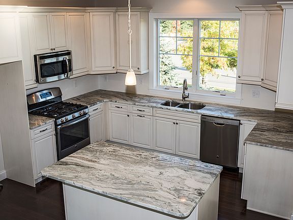 HILLCREST MODEL HOME KITCHEN