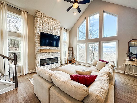 3rd image of 71 View Ridge Pkwy