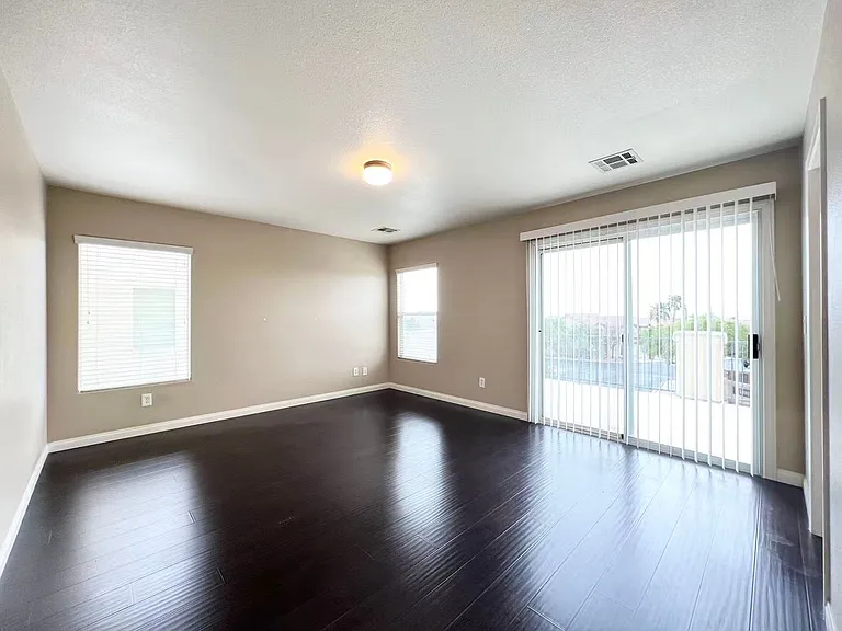 574 Redruth Dr — Photo 13