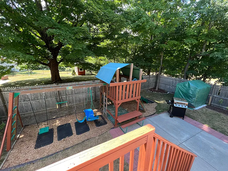 2 Grove St #B — Photo 9