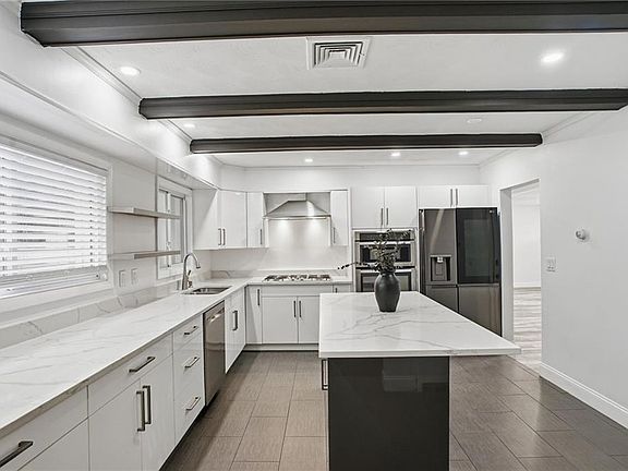 2nd image of 109 Cobble Hill Rd