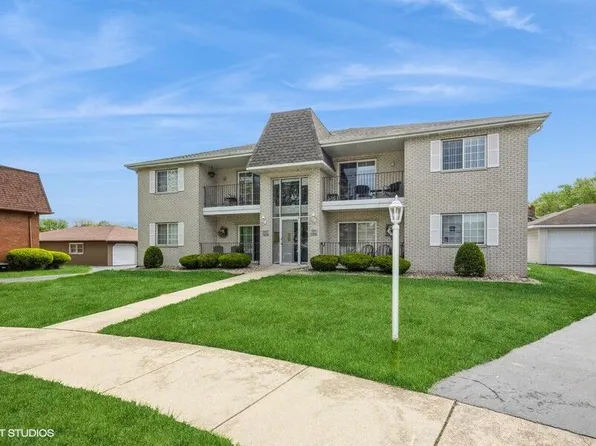 1311 Woodhollow Ct, Schererville, IN 46375
