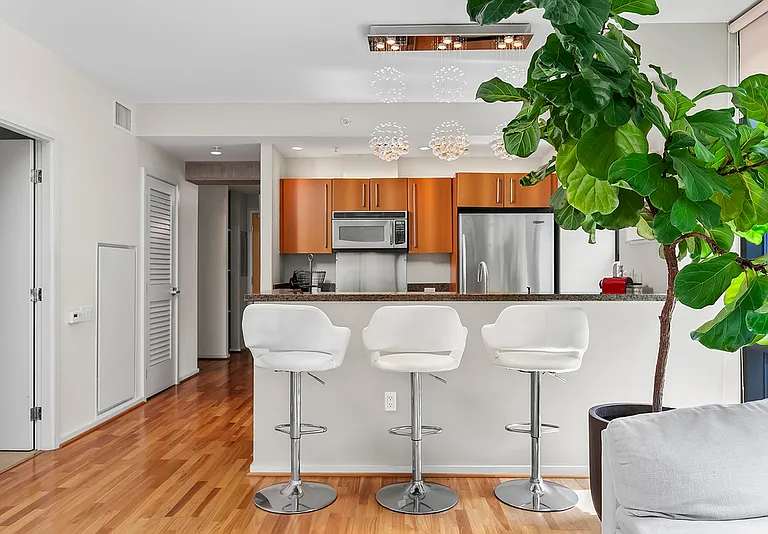350 11th Ave #316 — Photo 4