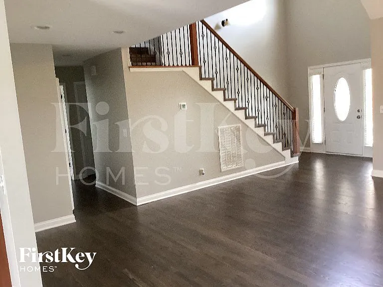 850 Samantha Ln — Photo 4