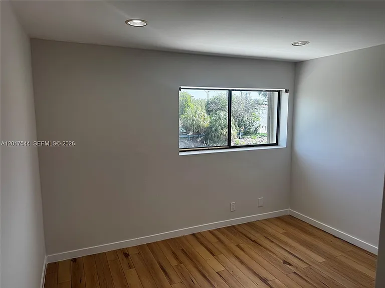 6532 NW 170th Ter — Photo 35