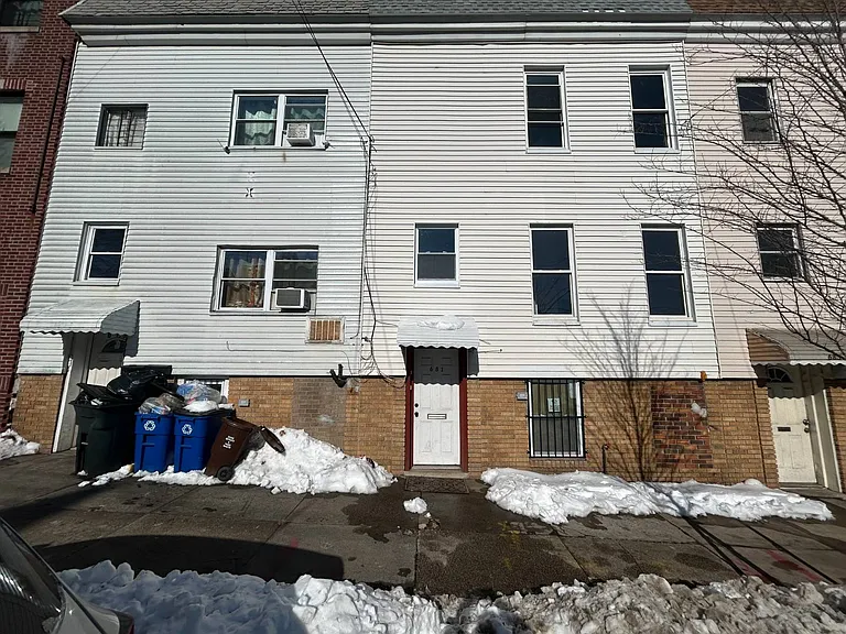 681 Rhinelander Ave #2 — Photo 6