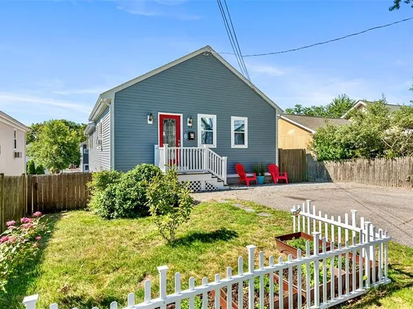 93 Church St, Barrington, RI 02806