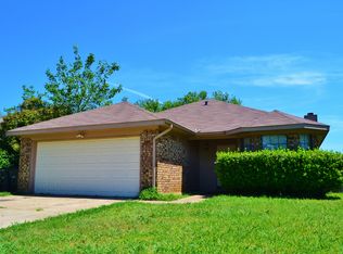 1500 Hunting Green Dr, Fort Worth, TX 76134