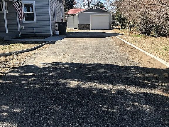 Driveway to detached garage