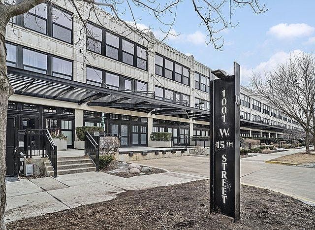 1st image of 1001 W 15th St Unit 337