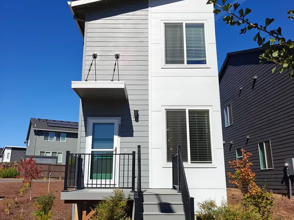 2005 Strong Rd SE, Salem, OR 97302