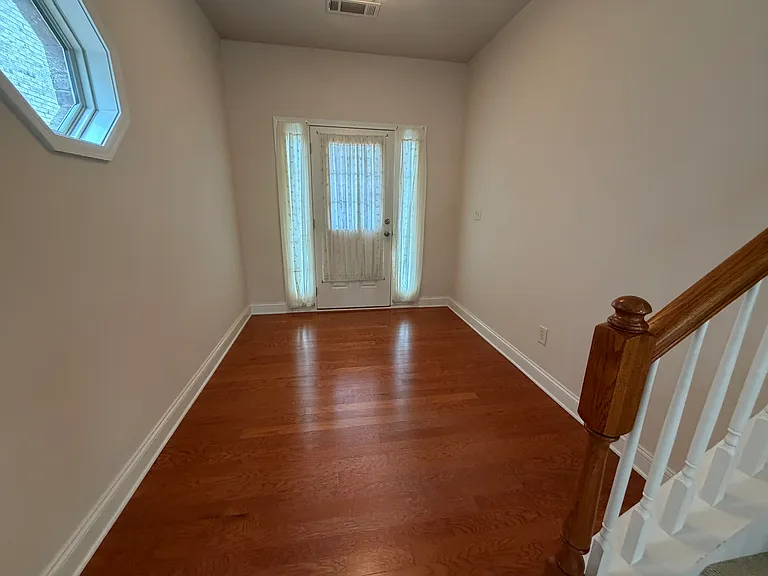 104 Thorncrest Ct — Photo 2