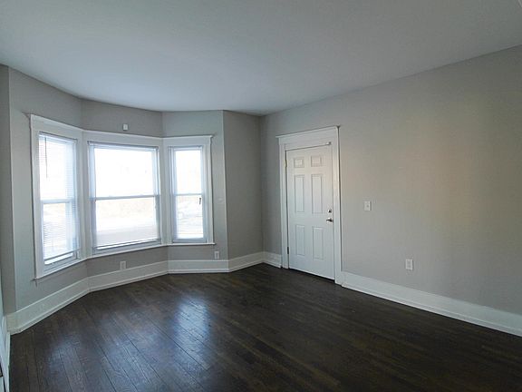 3rd image of 130 Kenilworth St #1