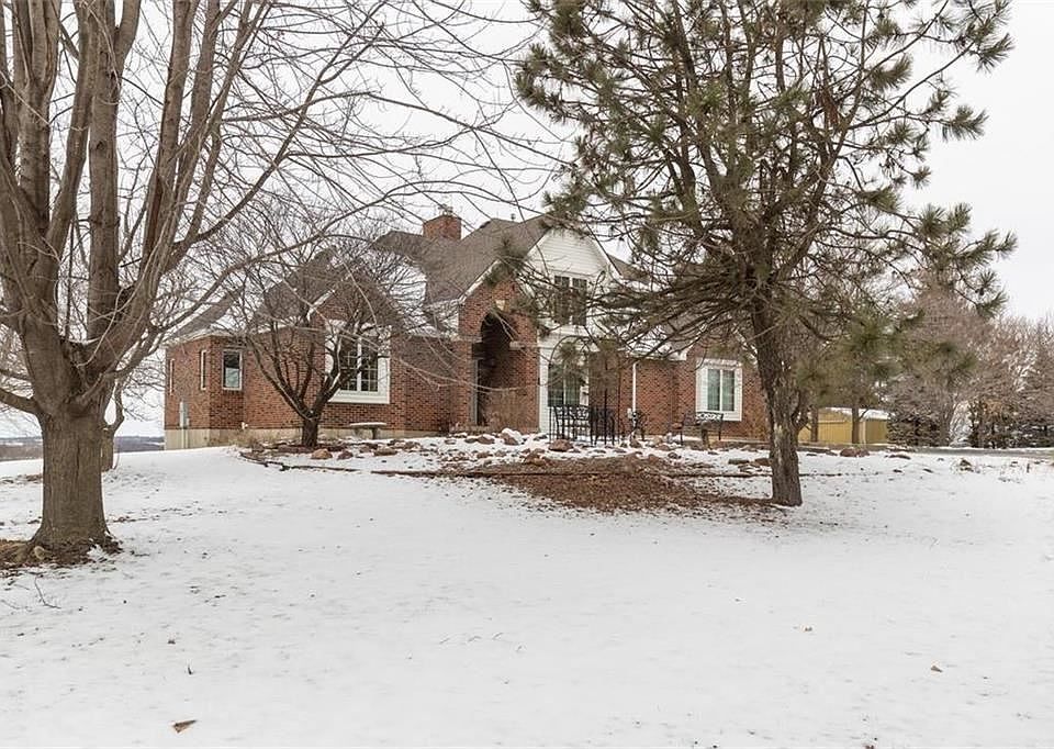 1st image of 25221 Tonganoxie Dr