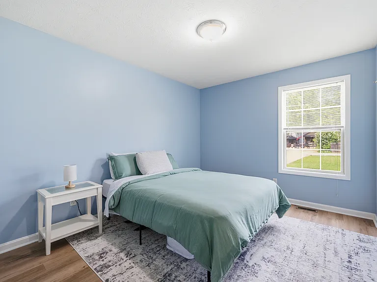 606 Kent St — Photo 18
