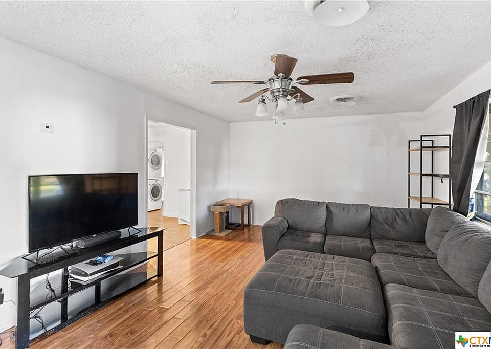 1st image of 203 W Lorrie Ave