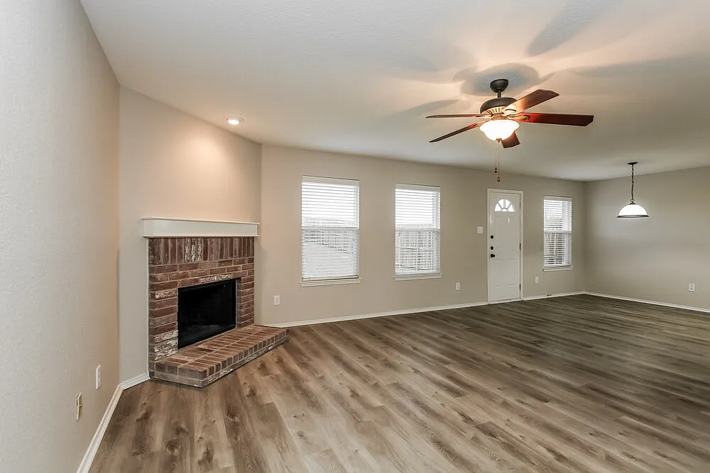 3 bed, 2.0 bath, 1765 sqft, $2,215 — Photo 4