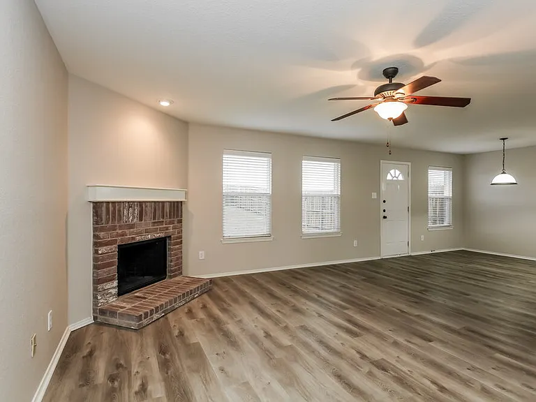 2036 Godiva St — Photo 4