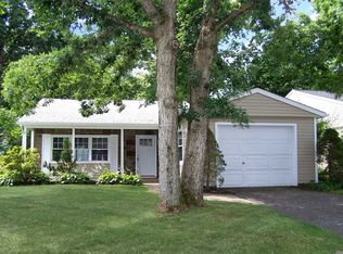 188 Kingston Dr, Ridge, NY 11961