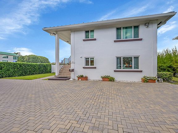 3rd image of 1702 S Ocean Blvd #1