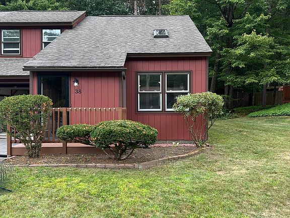 3rd image of 38 Wake Robin Rd