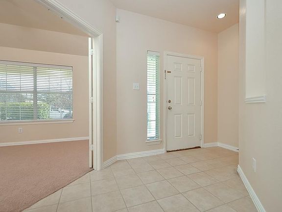 3rd image of 824 Creekside Dr
