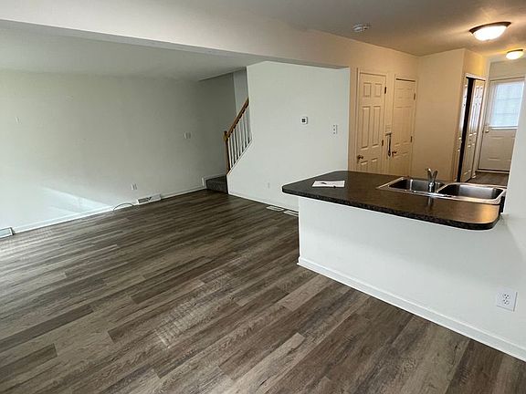 3rd image of 111 Farmhouse Ln