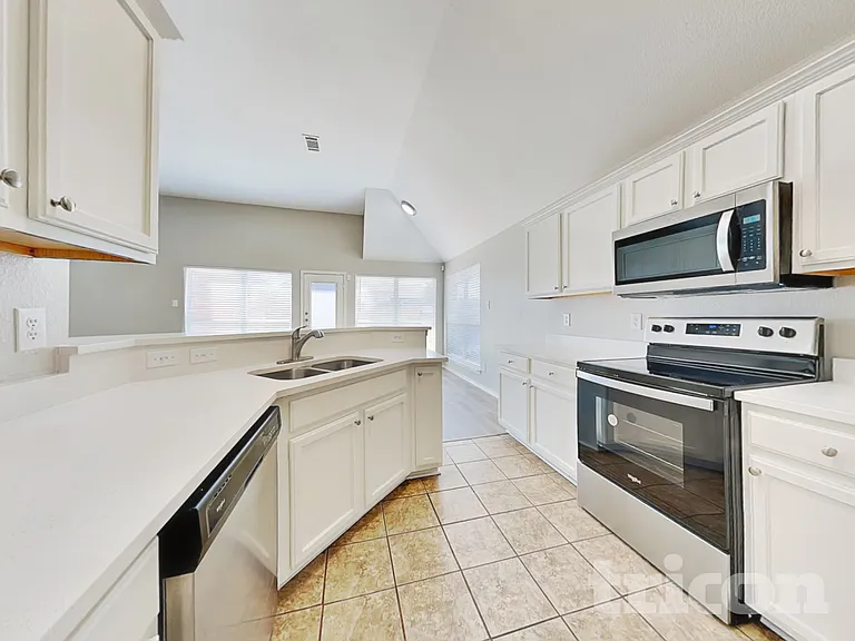 132 Tall Meadow St — Photo 6