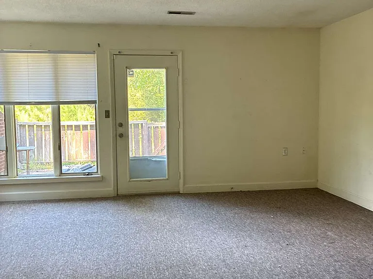 200 Santree Dr #E14 — Photo 4