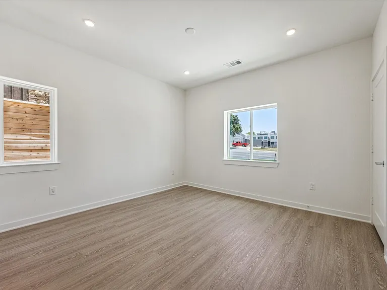4802 Congress St #116 — Photo 5