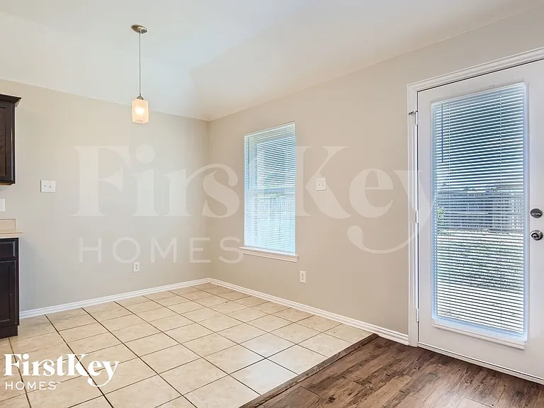 1825 Ridgecrest Dr — Photo 11