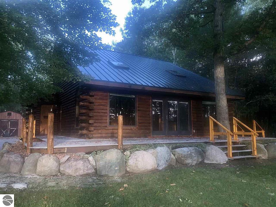 1196 Queensway Dr, Weidman, MI 48893 Zillow