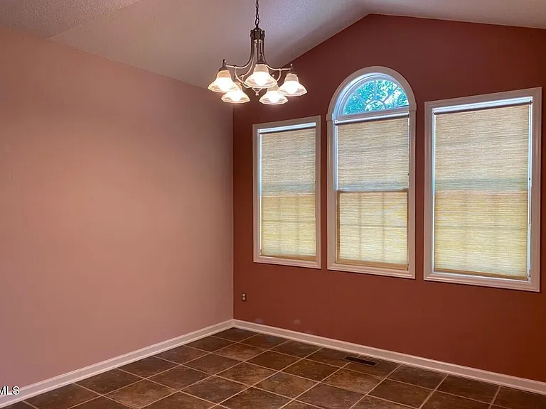3117 Cregler Dr — Photo 6