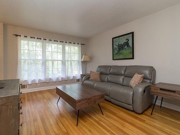 2nd image of 510 Duchess Dr