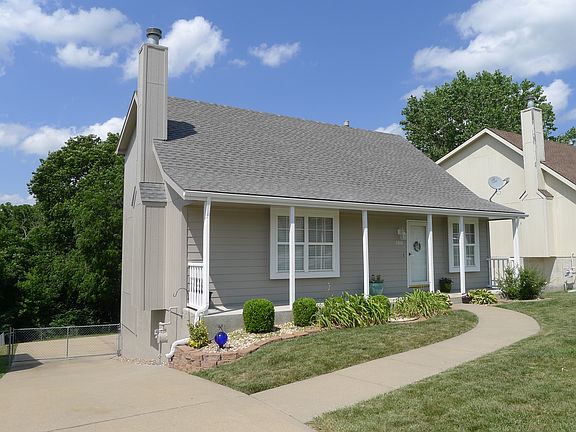 2nd image of 1868 Gates Dr W