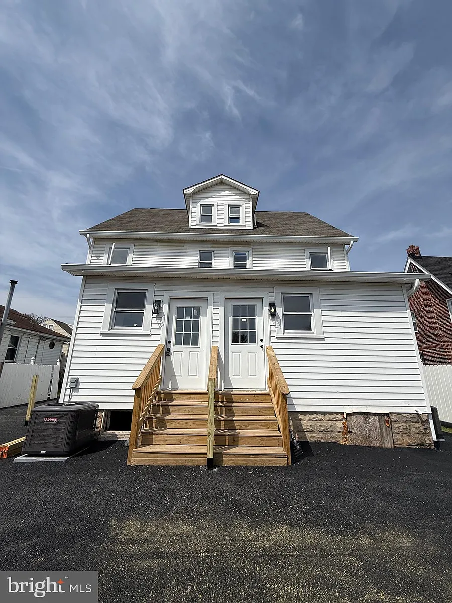 Building Photo - 2125 1/2 Oakland Rd