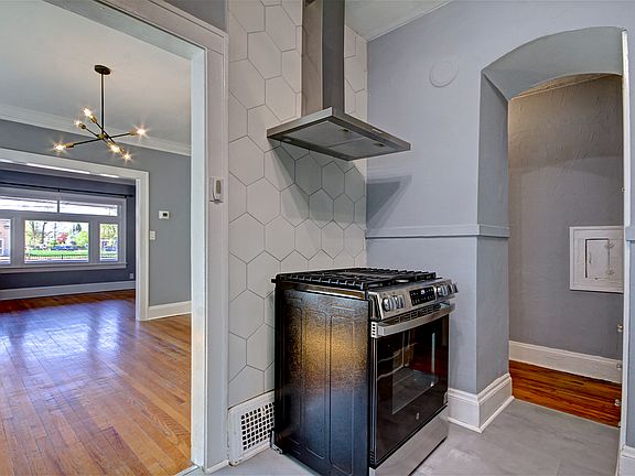 5th image of 2257 Olive Ave